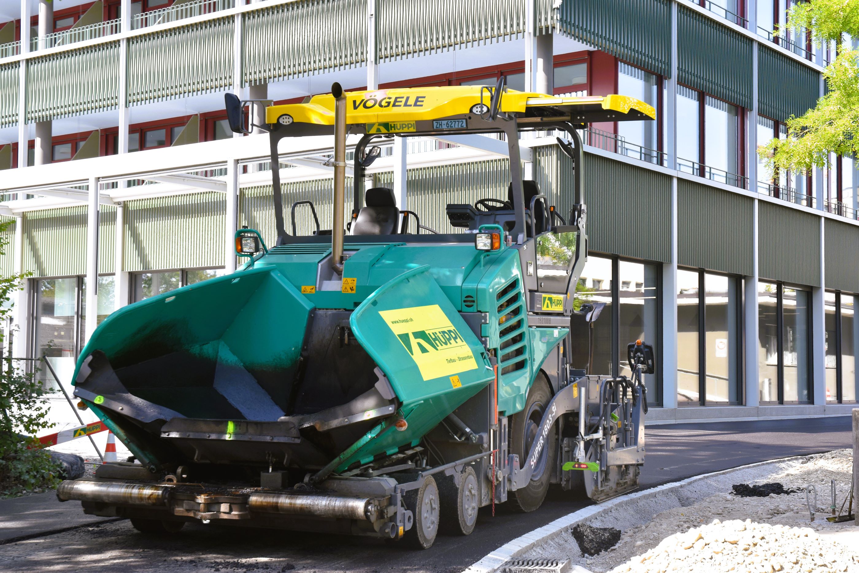 Einbau Deckbelag Theaterstrasse